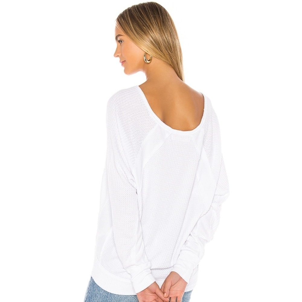 ❌🚫SOLD❌FREE PEOPLE WHITE SWEATER V-NECK SIZE M - Picture 11 of 13